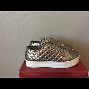Metallic sneakers with thick soles